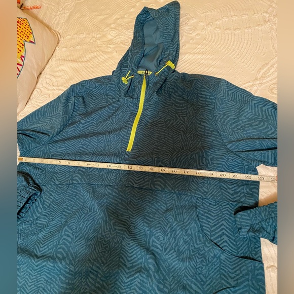 Turquoise patterned lightweight windbreaker with yellow zipper and pulls. - Picture 5 of 6